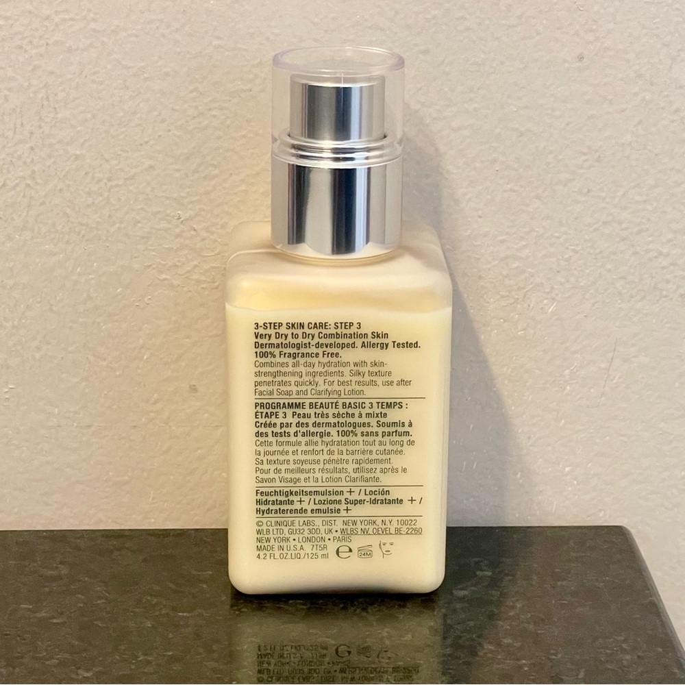 Clinique Dramatically Different Moisturizing Face Lotion+ - Picture 4 of 6